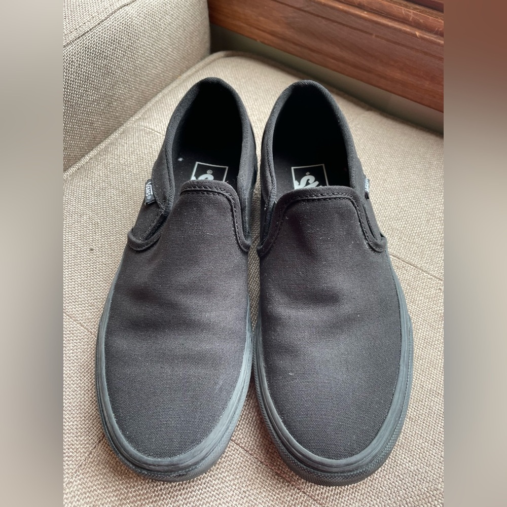 size 7 black vans